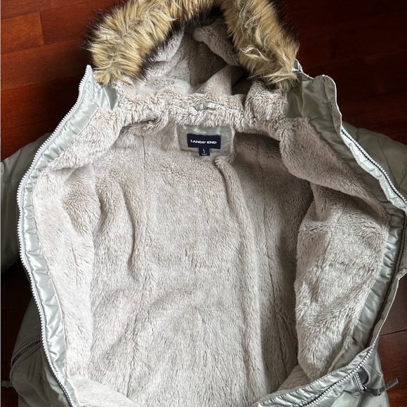 Lands End kids Girls long fleece lined jacket with removable fur hood (large) - Picture 10 of 12